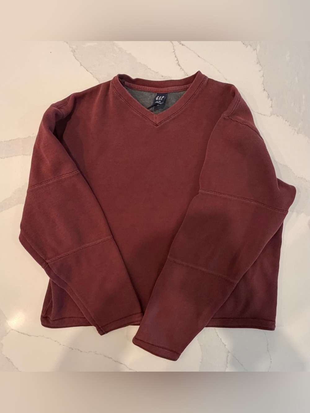 GAP Men V-Neck Sweater in Deep Wine